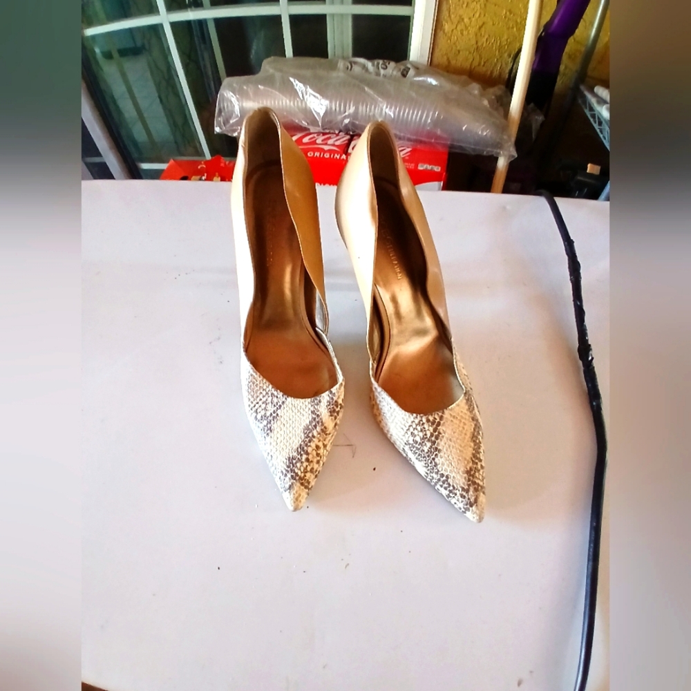 🌞🌸Summer Sale🌺🌼 - BCBG Elegant Cream and Brown Women's Heels